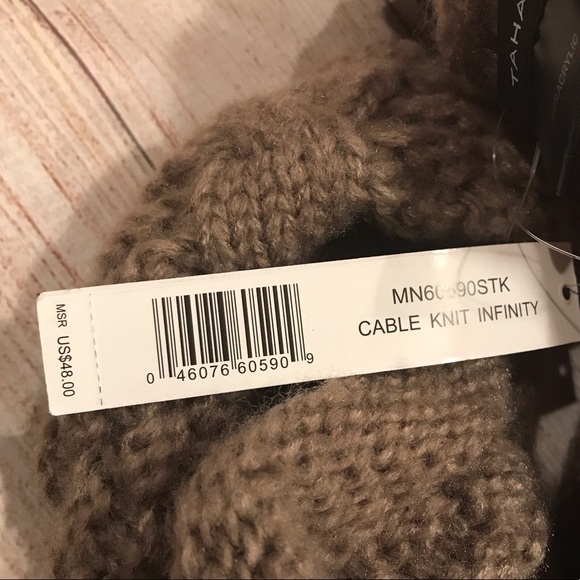 NWT Tahari Cable Knit Infinity Scarf In Taupe - Picture 6 of 6